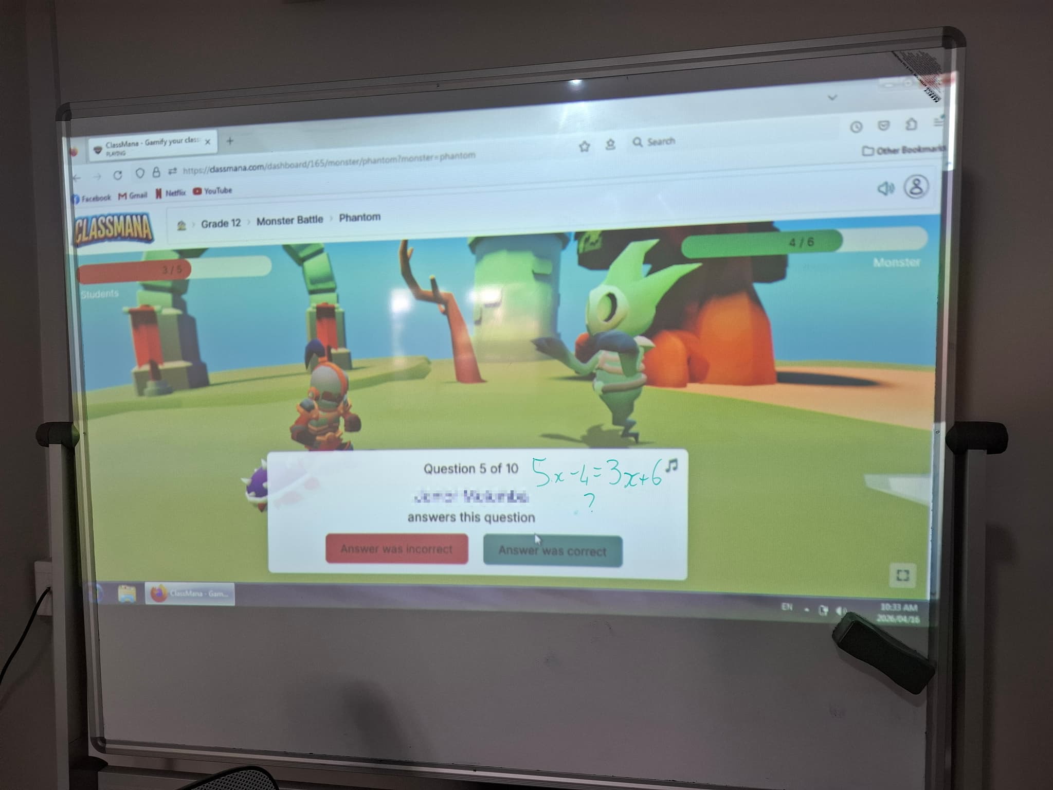 Foto de Dan Taviv en su aula